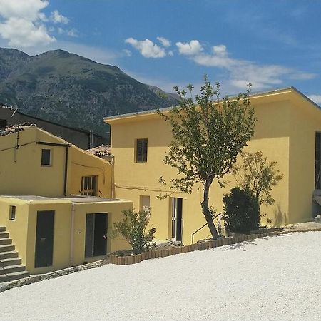 Lake Retreat - Maiella Apartment - Beautiful Lake And Mountain Views Casoli  외부 사진