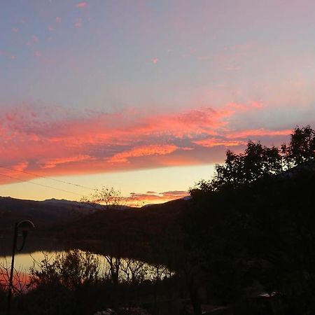 Lake Retreat - Maiella Apartment - Beautiful Lake And Mountain Views Casoli  외부 사진